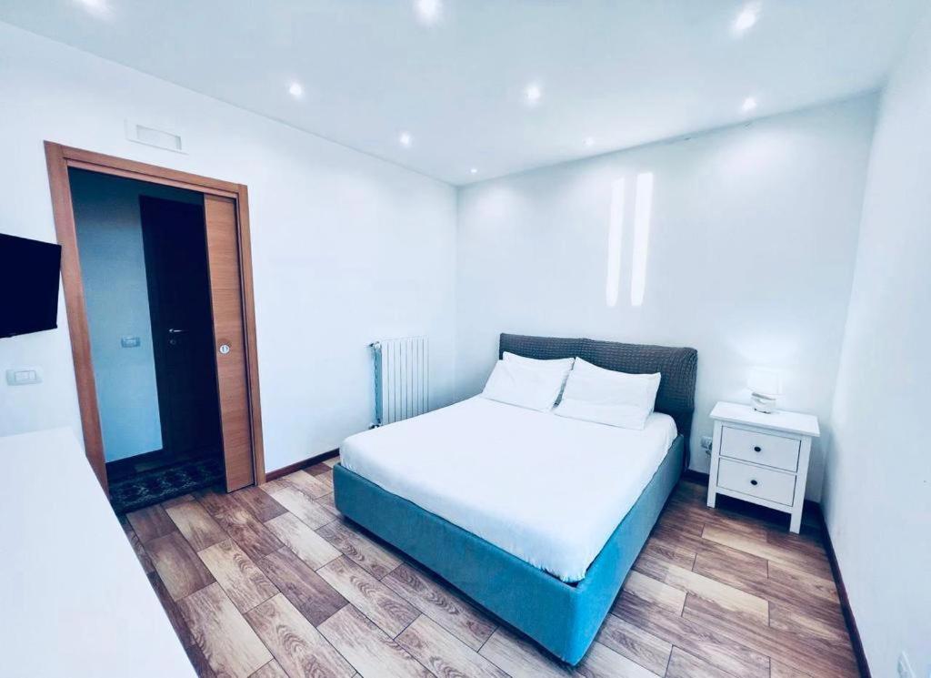 Macario Apartment In The Old Town Bari Bagian luar foto