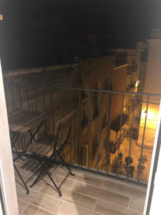 Macario Apartment In The Old Town Bari Bagian luar foto